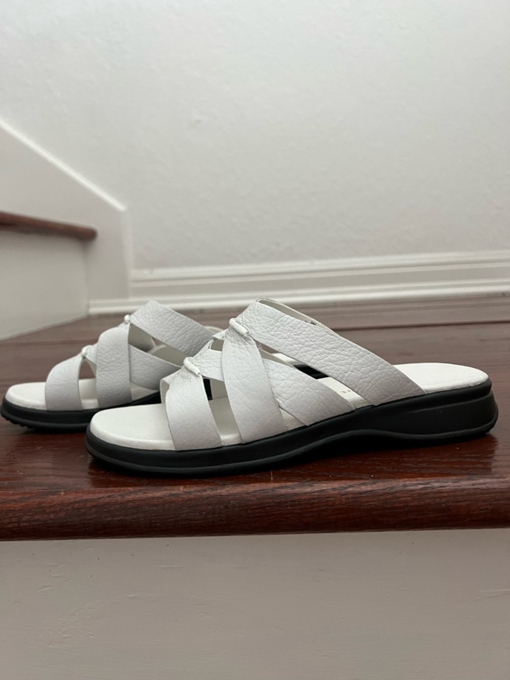 Easy Spirit Anti-Gravity Leather Upper Mules | white | 6.5 W